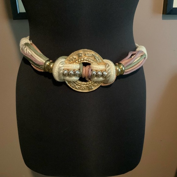 Vintage Bungee Cord Belt 37 1/2” flat lay without stretch - Picture 2 of 5